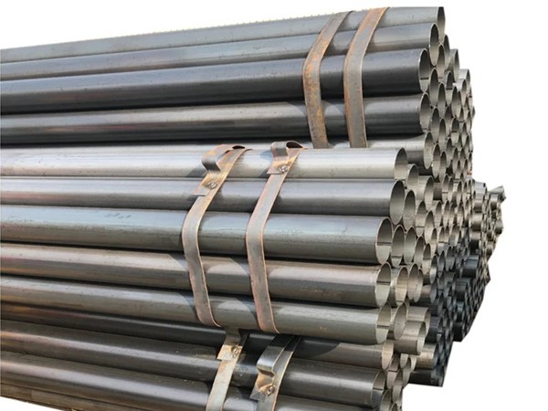 What are the differences between carbon steel and stainless steel?